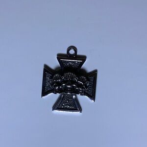 Silver skull pendant